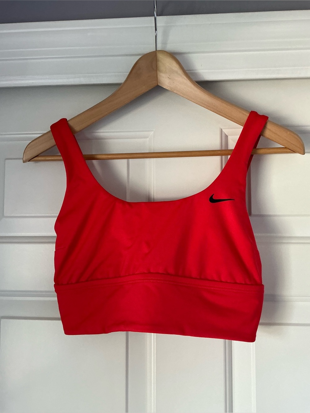 Nike Women’s Red Essential Scoop-Neck Midkini Swim Sports Bra Top S